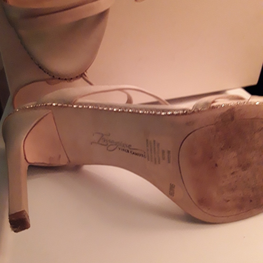 Vince Camuto - Picture 4 of 6